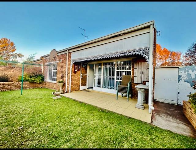 2 BEDROOM TOWNHOUSE FOR SALE IN VANDERBIJLPARK CE 1